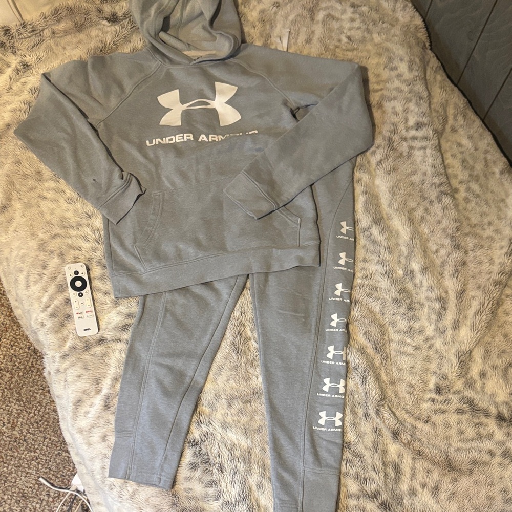 Under Armour Kids Gray Jogger set size large